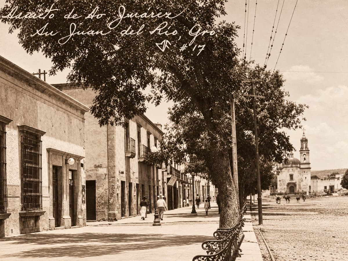 Fotografía antigua: Aspecto de la Avenida Juárez