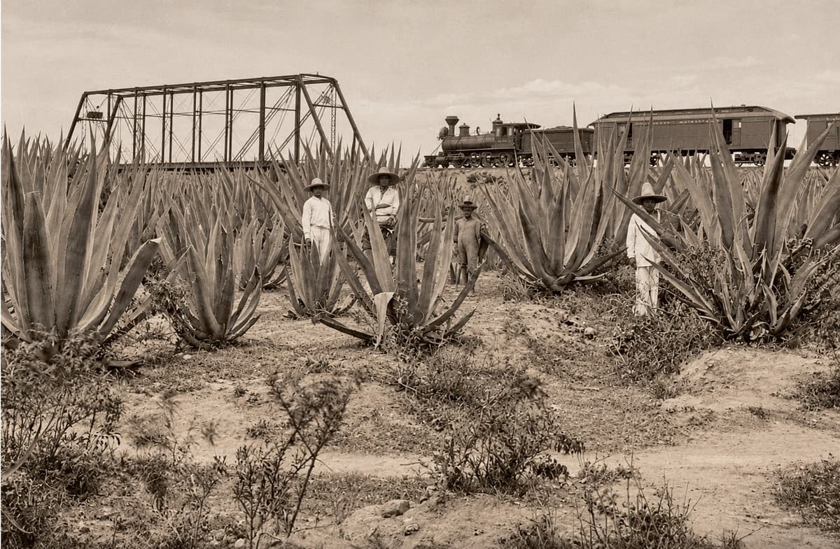 Fotografía antigua: Primer puente de Fierro, en las inmediaciones del Barrio de San Isidro