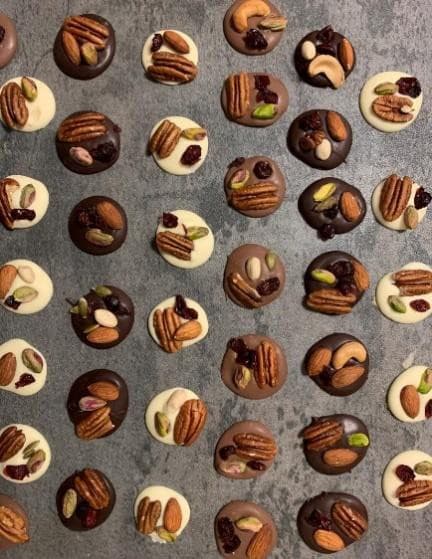 Chocolates con nueces y almendras