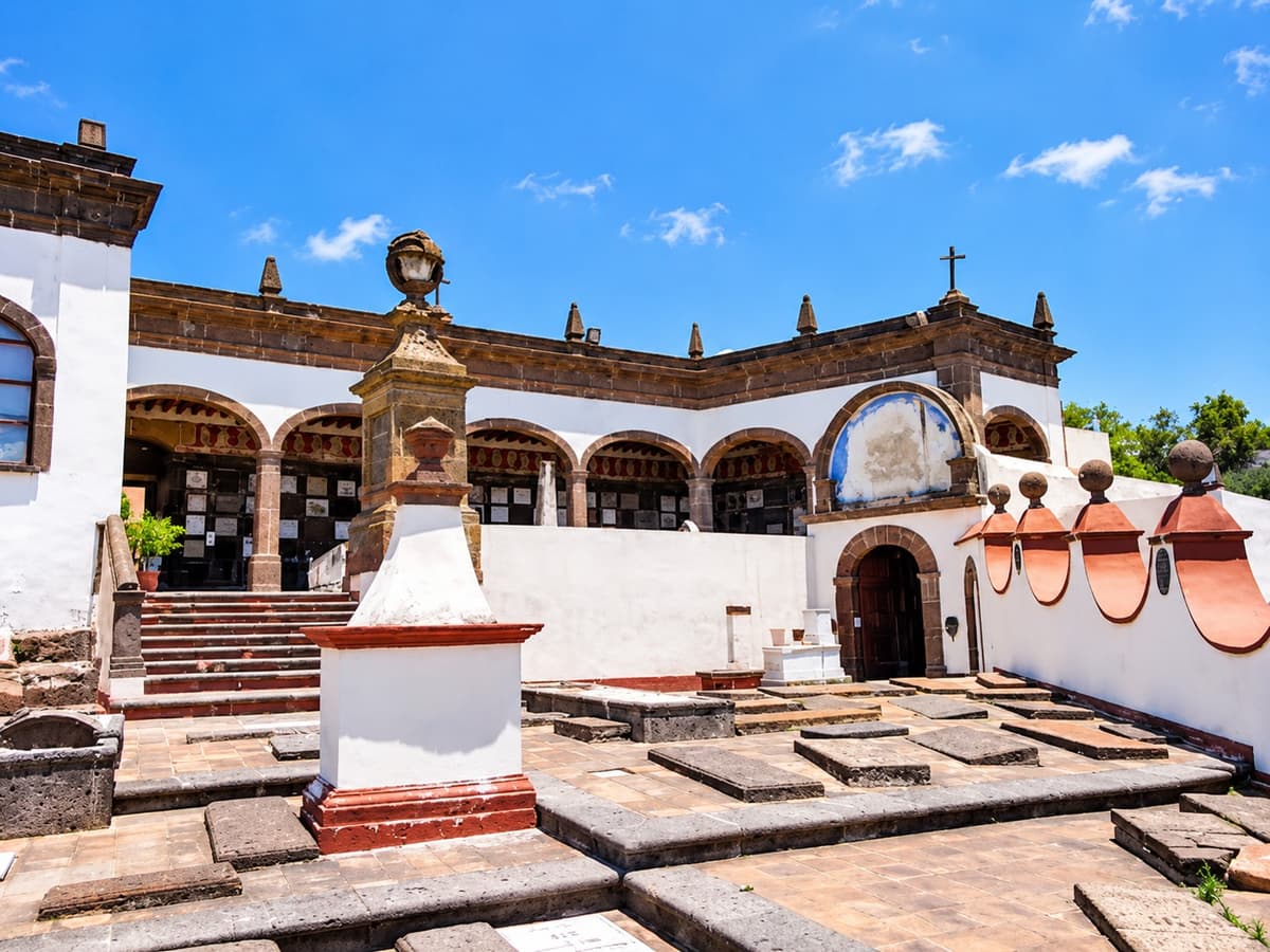 Museo con tumbas